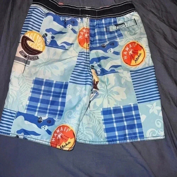 Boys size 6-7 old navy swim trunks - Picture 2 of 3